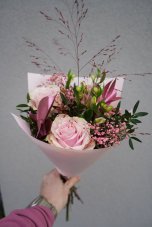 Kornút z ružových ruží