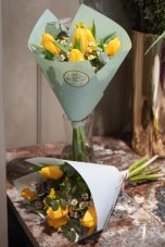 Kornút zo žltých tulipánov