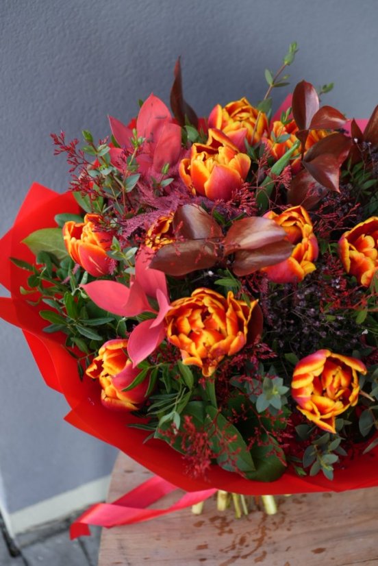 Kytica z exkluzívnych pivonkových tulipánov - Veľkosť kytice a počet tulipánov: Veľkosť XL - 13 tulipánov