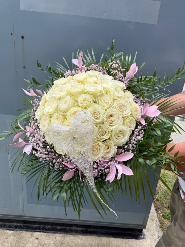 Srdce nežnosti - 49 kusov ruží