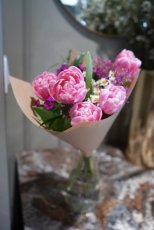 Kornút z ružových tulipánov