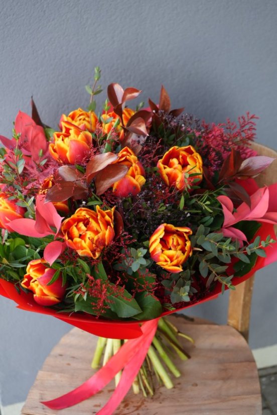 Kytica z exkluzívnych pivonkových tulipánov - Veľkosť kytice a počet tulipánov: Veľkosť XL - 13 tulipánov