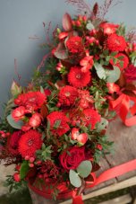 Romantický kvetinový box v červenom prevedení