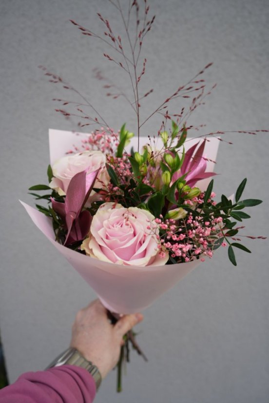 Kornút z ružových ruží