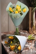 Kornút zo žltých tulipánov